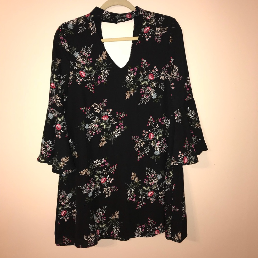 Francesca’s Black floral long sleeve dress small